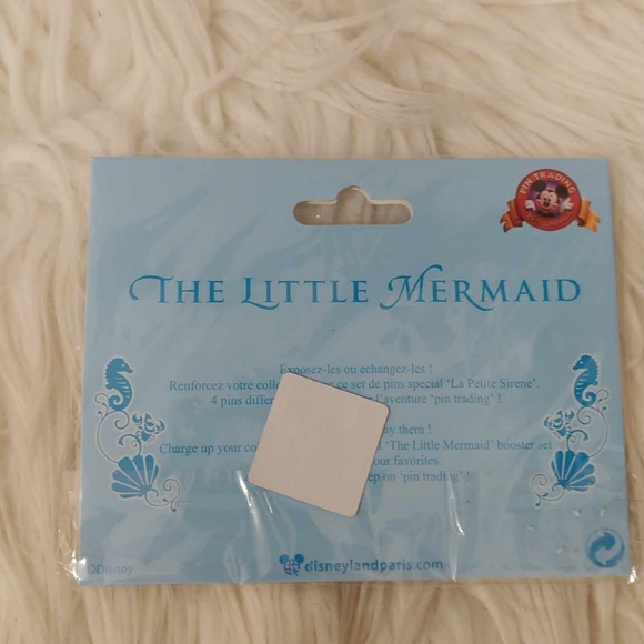 💖FIRM! NWT DISNEY PARKS DISNEYLAND PARIS LITTLE MERMAID BOOSTER PIN SET - Picture 6 of 14